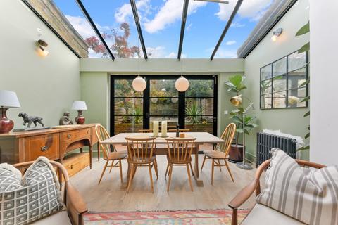 4 bedroom house to rent, Sisters Avenue, SW11