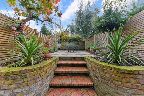 4 bedroom house to rent, Sisters Avenue, SW11