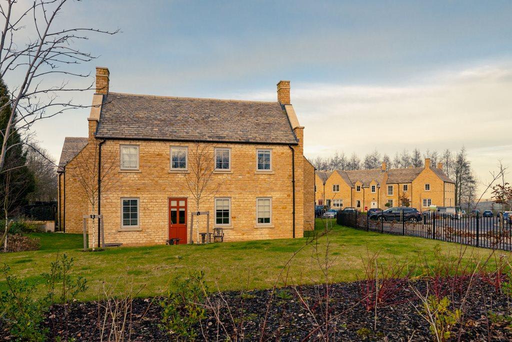 Hawkesbury Place, Stow-on-the-wold - Front...