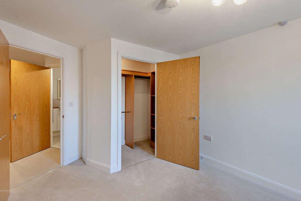 Walk-in wardrobe