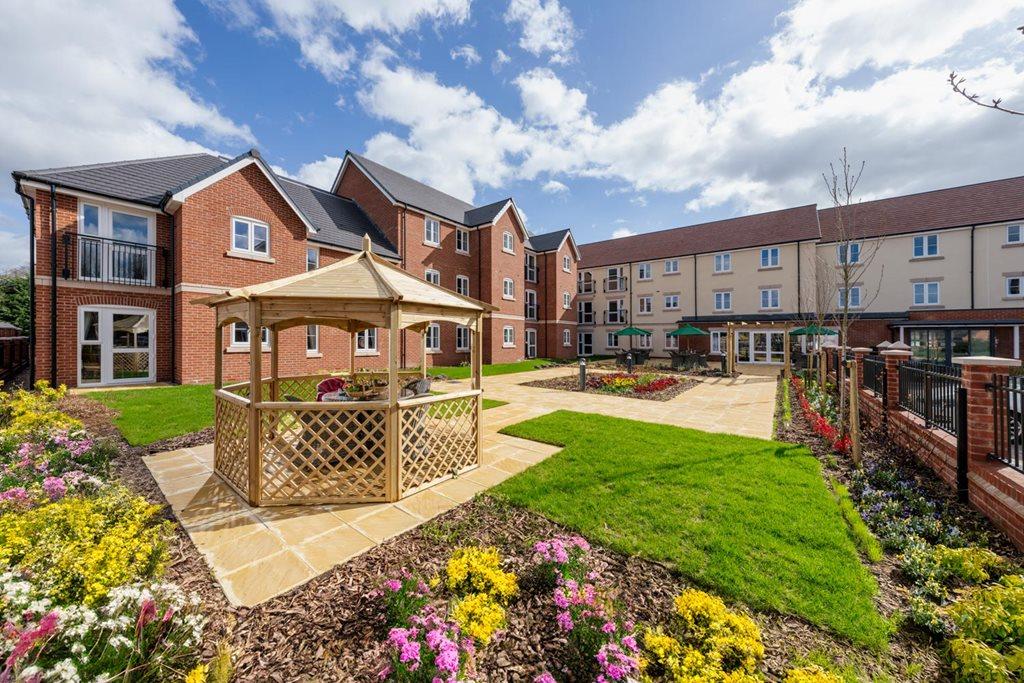 Knox Court External - Communal Gardens