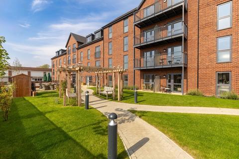 2 bedroom retirement property for sale, Apartment 33 at Gentian Place Lester Road, Aylesbury HP20