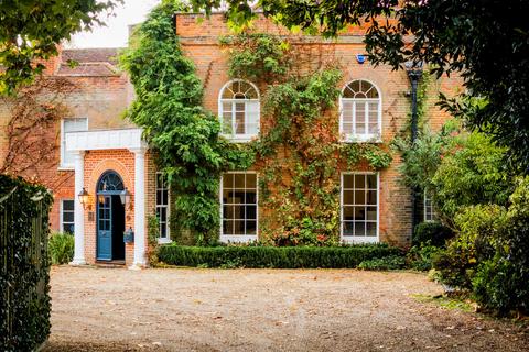 2, Theydon Priory Coopersale Lane, Theydon Garnon, Epping, CM16 7NU