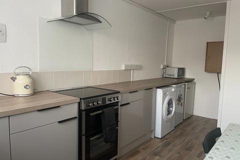 3 bedroom terraced house to rent, Tennyson Road, London, E15