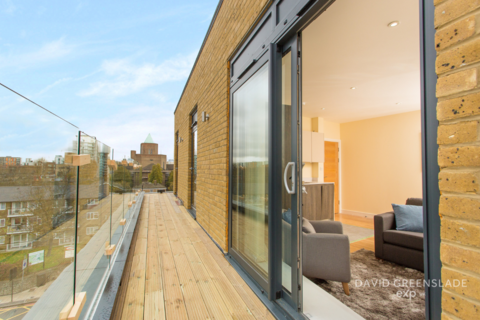 3 bedroom penthouse to rent, Saltwell Street, London E14