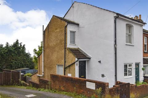 2 bedroom end of terrace house for sale, Queens Road, Hampshire GU11