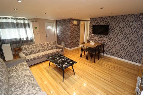 2 bedroom flat to rent, London, NW11