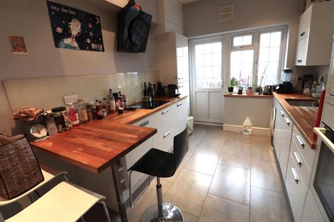 3 bedroom flat to rent, London, NW4