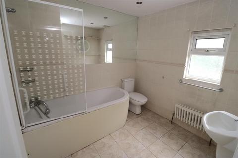 3 bedroom flat for sale, London, NW2