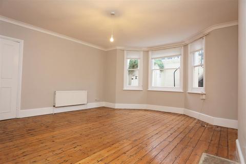 2 bedroom flat to rent, Tisbury Road, Hove