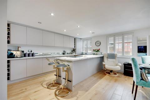 3 bedroom house for sale, Regent Way, Brentwood