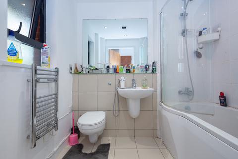 2 bedroom flat for sale, Wilmslow Road, Manchester M20