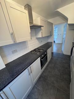 3 bedroom semi-detached house to rent, Cardrew Avenue, London, N12