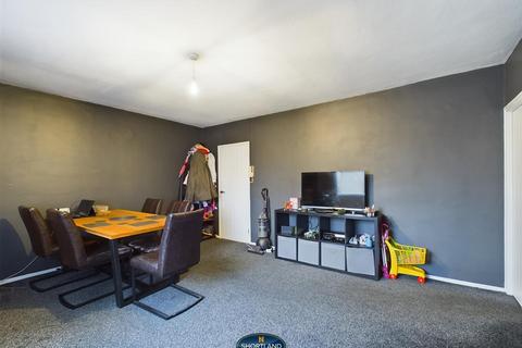 2 bedroom flat to rent, Quinton Park, Coventry CV3