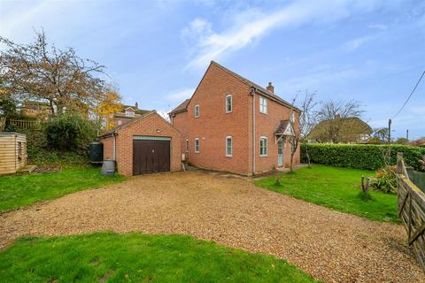 4 bedroom detached house for sale, High Street, Worton