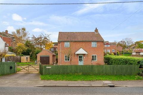 4 bedroom detached house for sale, High Street, Worton