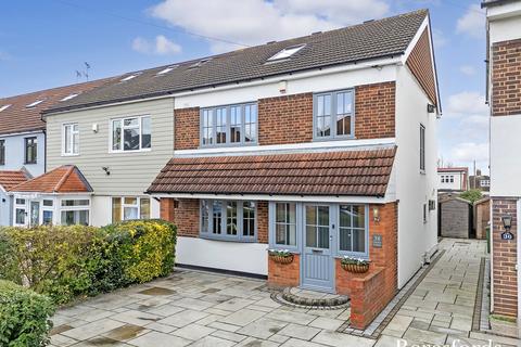 4 bedroom semi-detached house for sale, Chester Avenue, Upminster, RM14