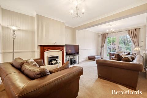 4 bedroom semi-detached house for sale, Chester Avenue, Upminster, RM14