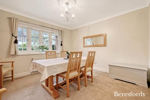 4 bedroom semi-detached house for sale, Chester Avenue, Upminster, RM14