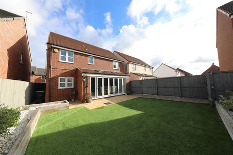 4 bedroom detached house for sale, Runnymede Lane, Kingswood, Hull