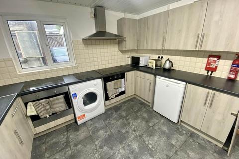 6 bedroom house to rent, Oystermouth Road, City Centre, , Swansea