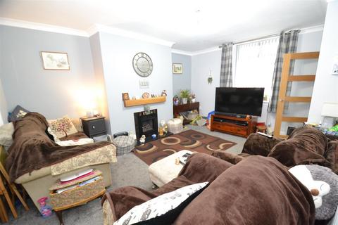 3 bedroom end of terrace house for sale, Ford Hill, Queensbury, Bradford