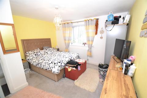 3 bedroom end of terrace house for sale, Ford Hill, Queensbury, Bradford