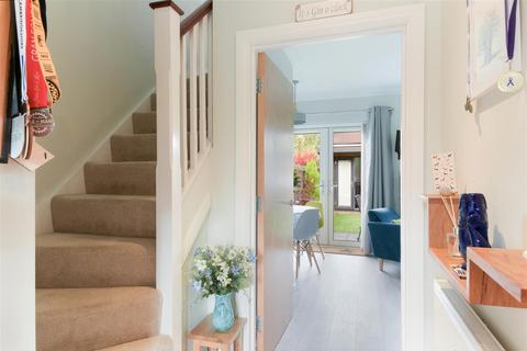 2 Osborne Close, Epsom, KT17 4BE