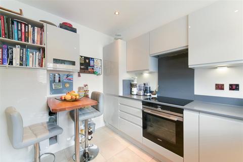 2 Osborne Close, Epsom, KT17 4BE