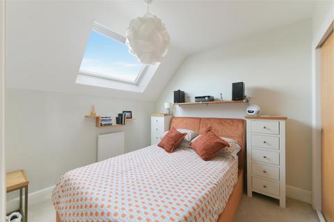 2 Osborne Close, Epsom, KT17 4BE