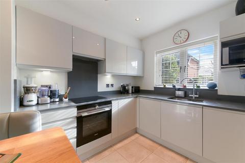 2 Osborne Close, Epsom, KT17 4BE