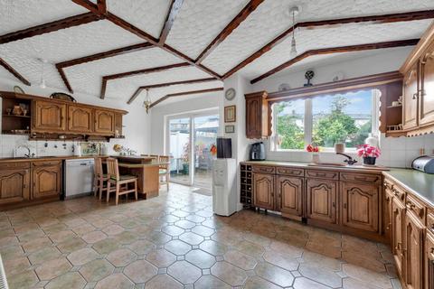 168 Marvels Lane, London, SE12 9PJ