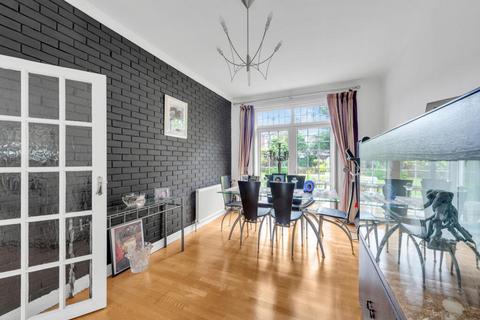 168 Marvels Lane, London, SE12 9PJ