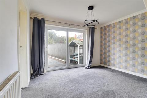 4 bedroom semi-detached house for sale, Greenway, Hessle