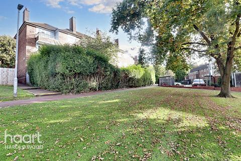 1 bedroom flat for sale, Leamington Close, Romford