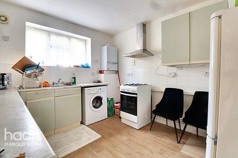 1 bedroom flat for sale, Leamington Close, Romford