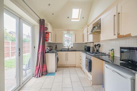 6 Chalet Close, Ashford, TW15 1JY