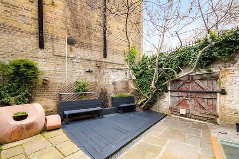 3 bedroom end of terrace house for sale, Barnet Grove, Jesus Green, London, E2