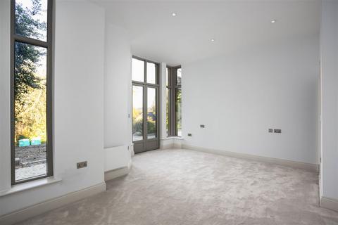 2 bedroom apartment for sale, Wood Lane, Leeds LS6