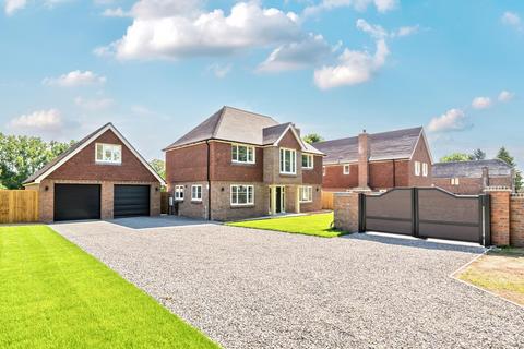4 bedroom detached house for sale, Southwick Road, North Boarhunt, Fareham, PO17