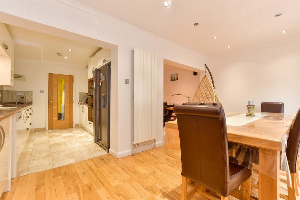 Kitchen/Breakfast Area