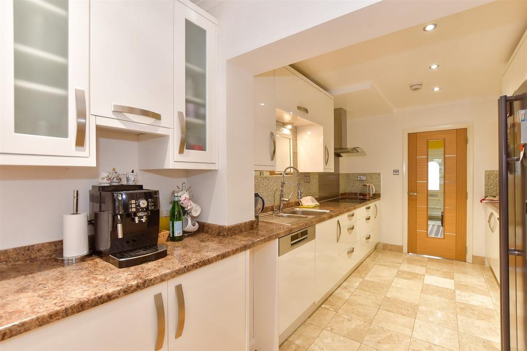 Kitchen/Breakfast Area