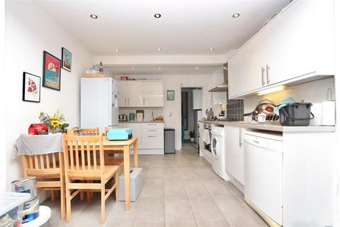 2 bedroom flat to rent, Ravenstone Road, London N8