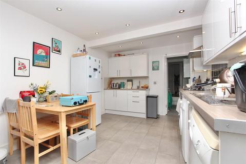 2 bedroom flat to rent, Ravenstone Road, London N8