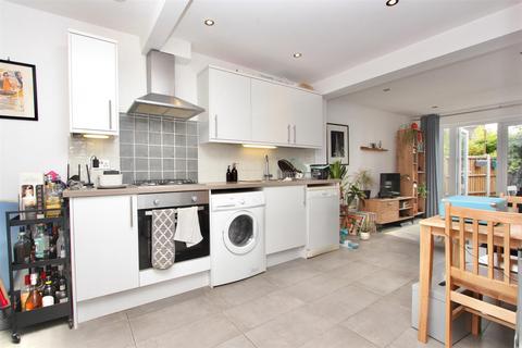 2 bedroom flat to rent, Ravenstone Road, London N8