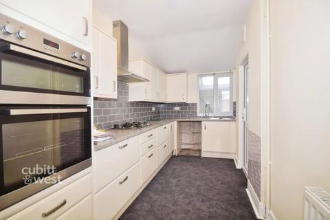 3 bedroom terraced house to rent, Kensington Road Portsmouth PO2