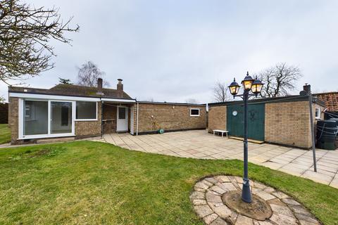 3 bedroom detached bungalow to rent, The Green, Bury St Edmunds, IP28