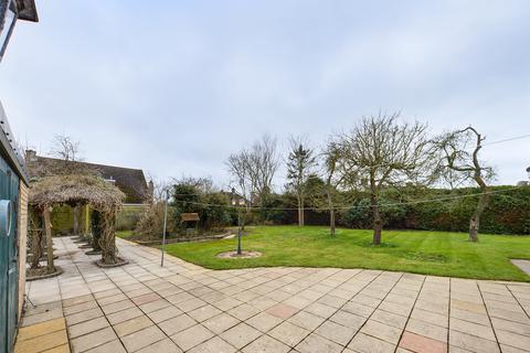 3 bedroom detached bungalow to rent, The Green, Bury St Edmunds, IP28