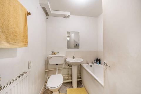 1 bedroom flat for sale, 2 Weatherley Close, London E3