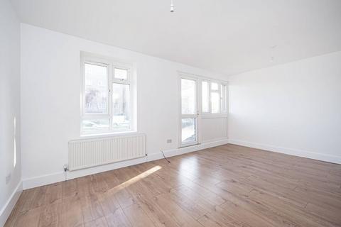 2 bedroom flat to rent, Amhurst Road, Hackney, London, E8